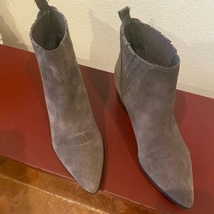 GUESS taupe/gray suede, pointed toe booties, Size 7.5.
